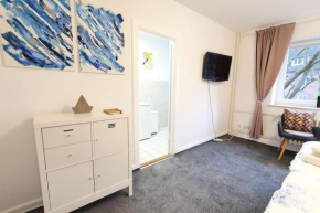 Zentral gelegene, ruhige 1 Zimmer Wohnung am Park - Self Check In